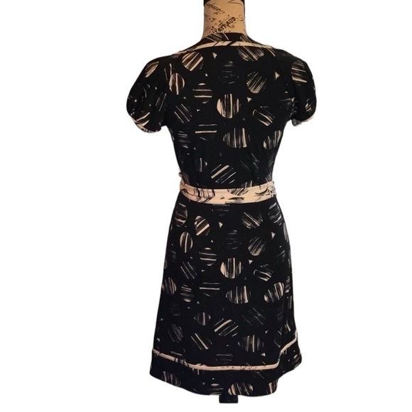🌻 BCBG Maxazria wrap style dress. Size small GUC - Picture 2 of 4